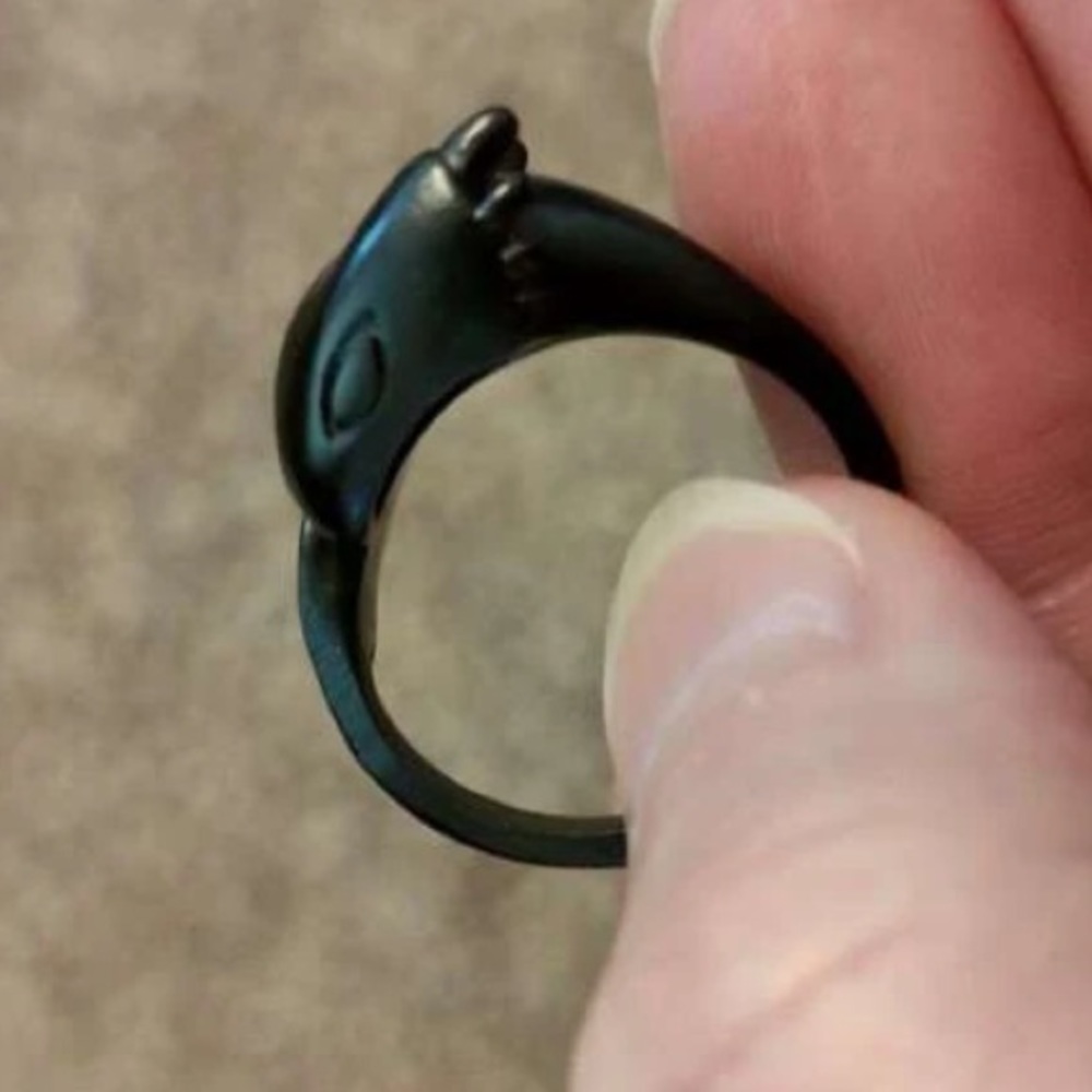 Black Adjustable Hugging Dragon Ring - Picture 6 of 6